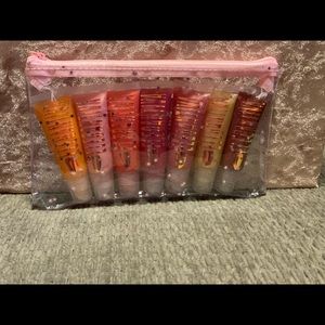 Cosmetic bag with glosses